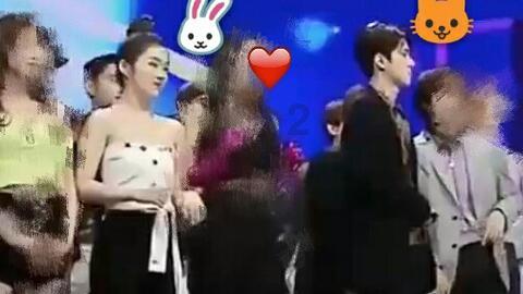 黑大衣如何穿搭呢？