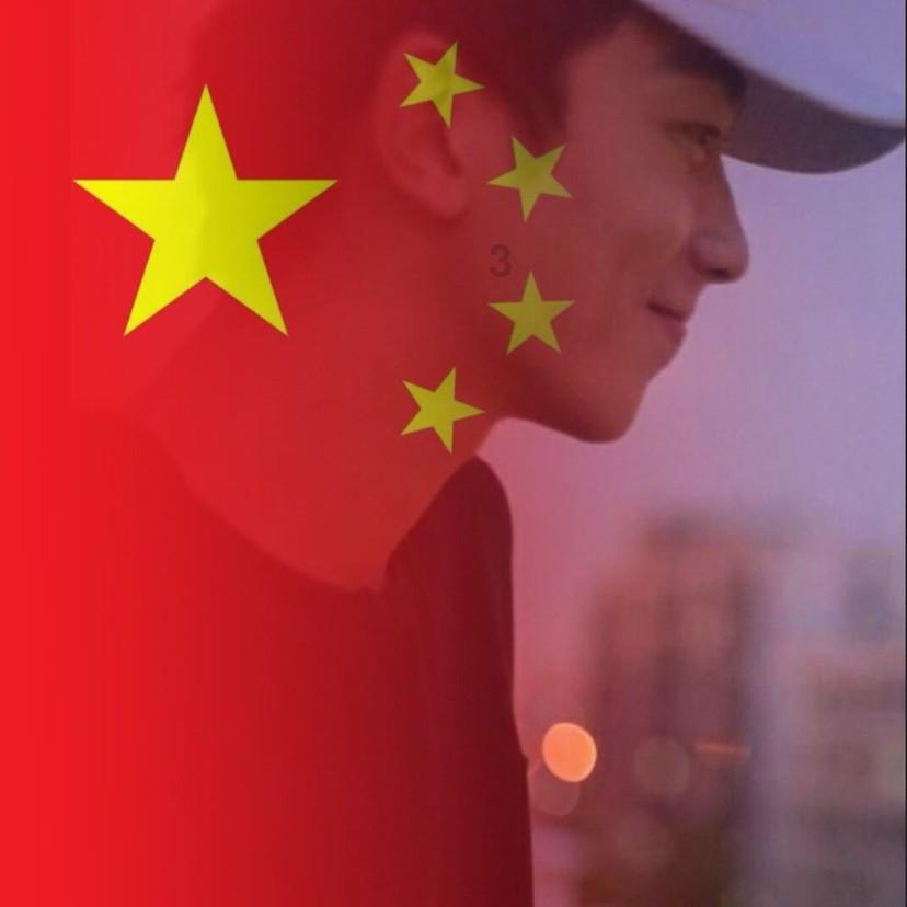 度假的时尚女孩